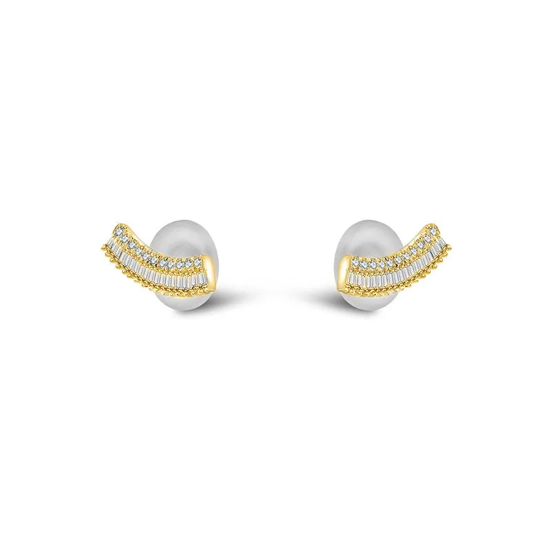 18k Gold Curve Shape with Rectangle Diamond Earring