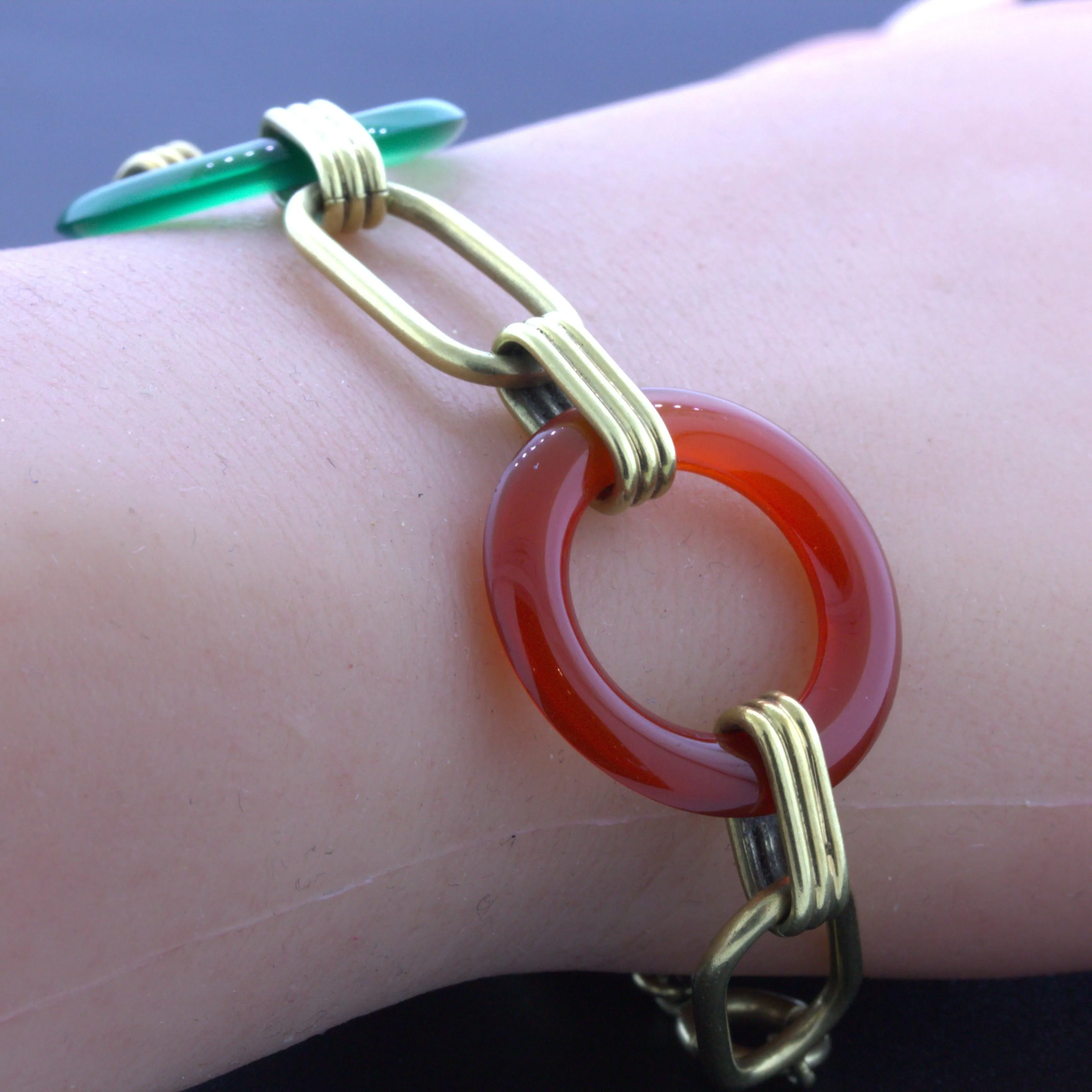 Retro Carnelian & Chalcedony 14k Yellow Gold Link Bracelet